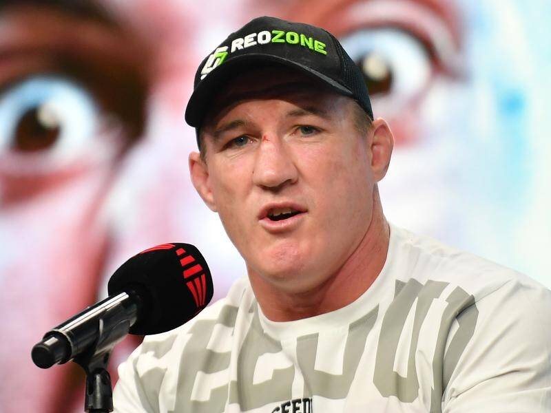 Paul Gallen hopes to reignite his boxing career by beating fellow former NRL player Darcy Lussick.