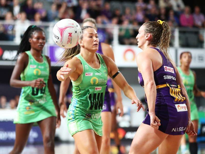 West Coast Fever have continued an unblemished start to the 2021 Super Netball season.
