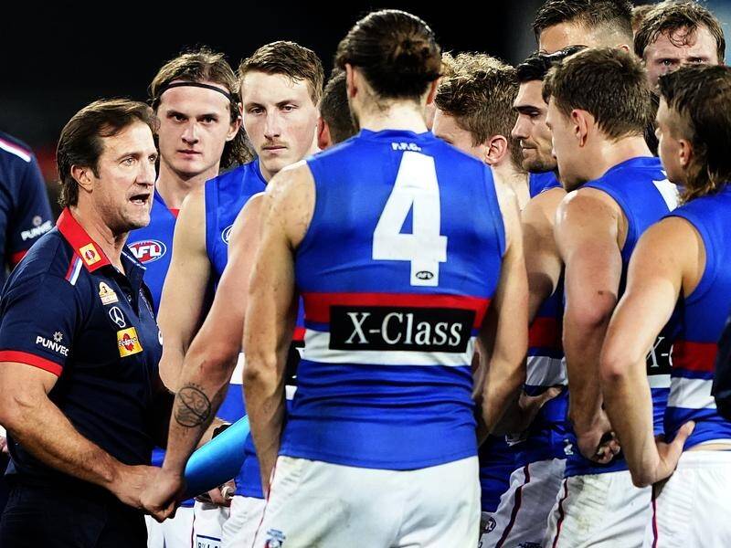 Luke Beveridge says his Bulldogs players are struggling to play consistently over four quarters.