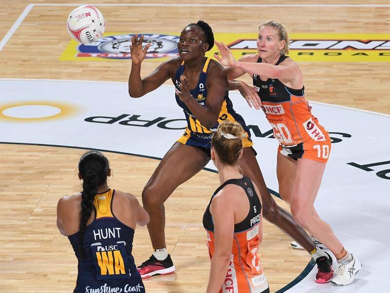 The Lightning have inflicted a third consecutive Super Netball defeat on the Giants.