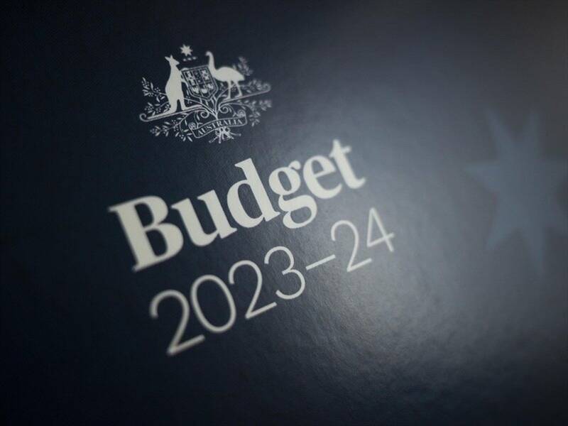 The federal government will release an update to its 2023/24 budget on Wednesday. (Lukas Coch/AAP PHOTOS)