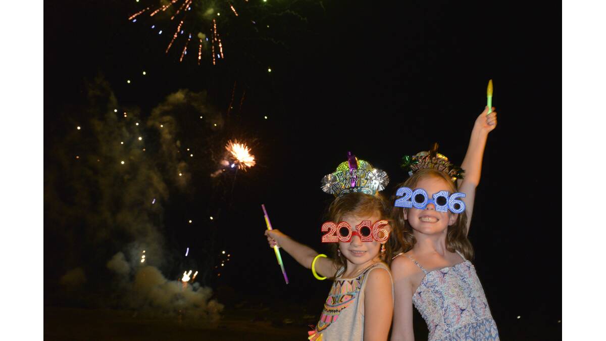 New Year's Eve: Fireworks thrill 8000 in Maitland