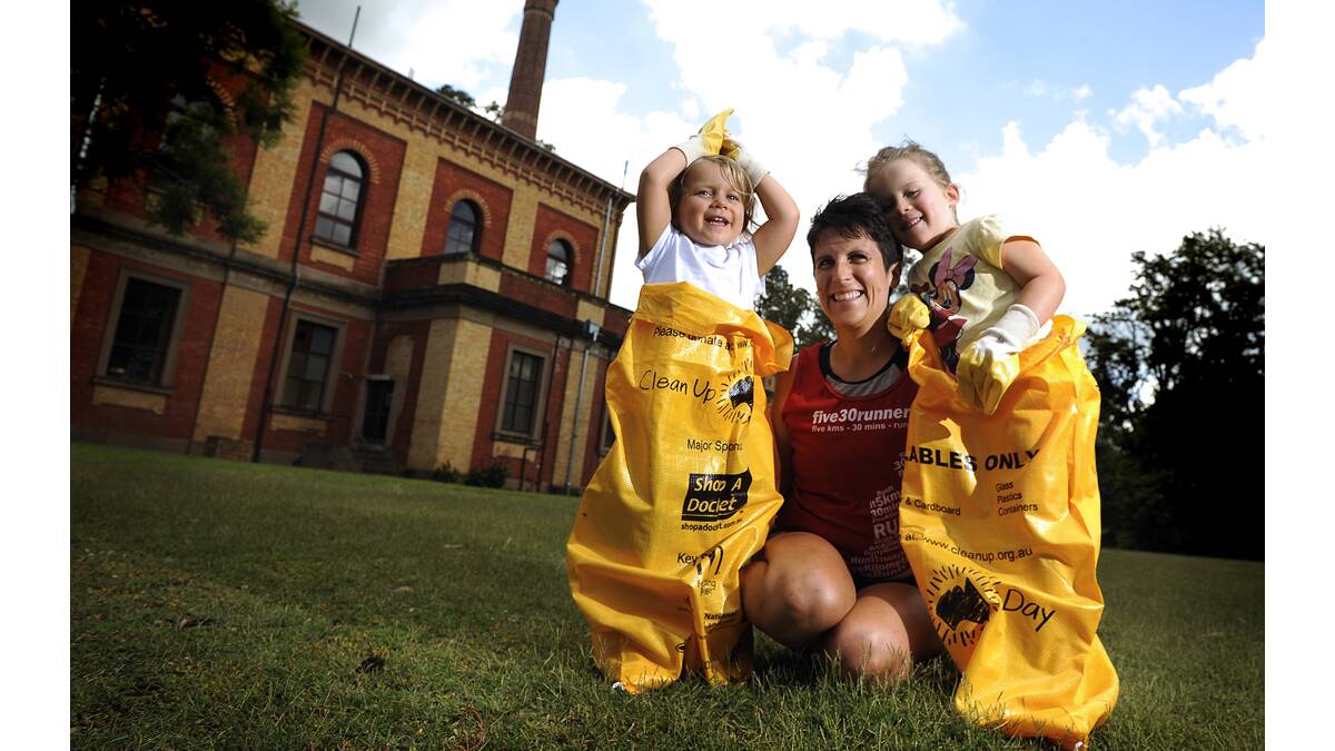 IN THE BAG: Prudence, Tasha and Isabelle Winsor Okeefe will be part of the clean-up crew at Walka Water Works on Clean Up Australia Day on March 16.  	Picture by PERRY DUFFIN