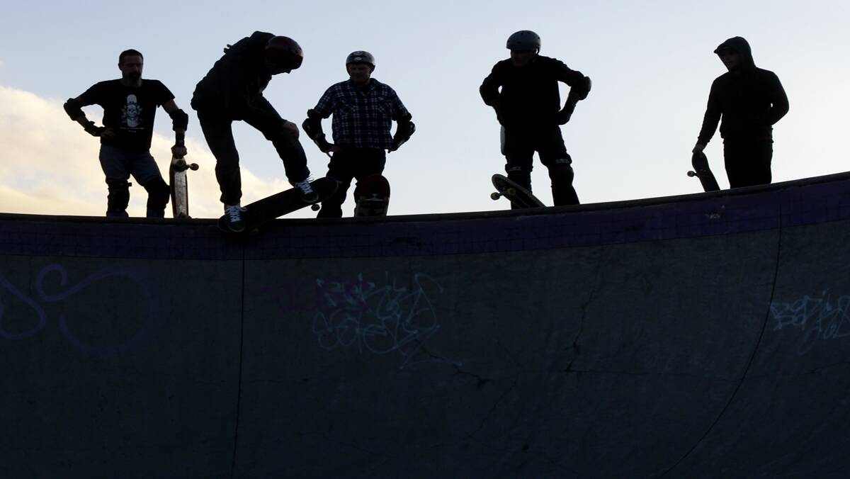 Councillors gave the green light to build a skate park in East Maitland at last night's meeting.
