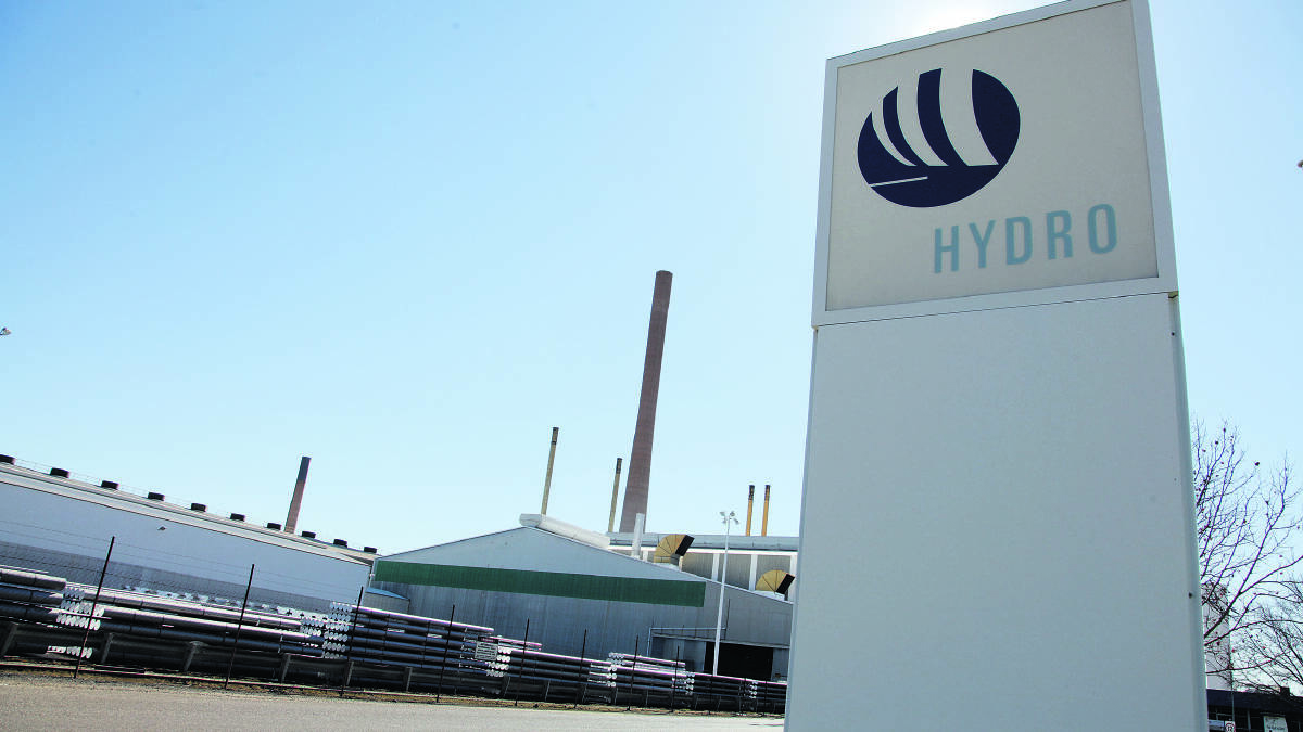 CHEAP FIX: University of Newcastle Associate Professor Phillip Geary said he believed Norsk Hydro had chosen the cheapest remediation option.