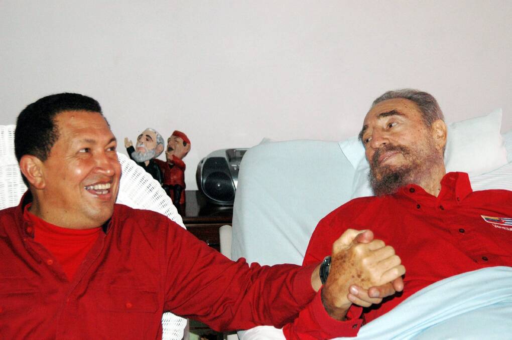 Venezuela's President Hugo Chavez (L) visits his Cuban counterpart Fidel Castro in Havana in August, 2006. Photo: REUTERS/Estudios Revolucion-Granma/Handout/Files